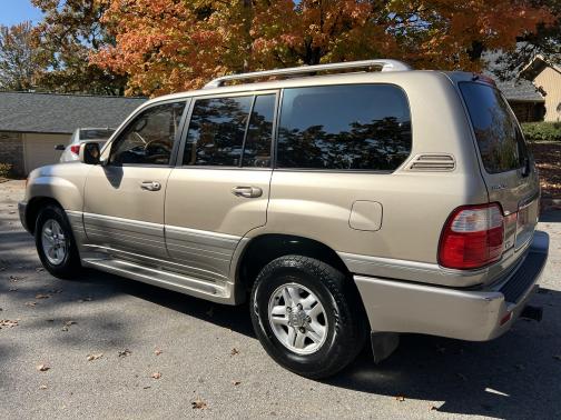 2001 Lexus LX 470 Base
