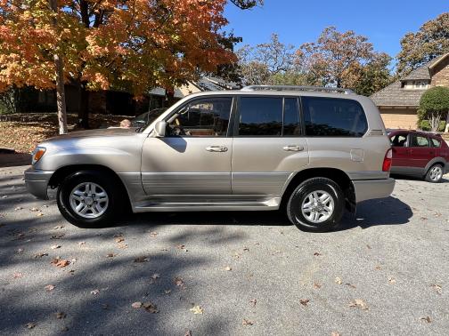 2001 Lexus LX 470 Base