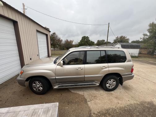2001 Lexus LX 470 Base