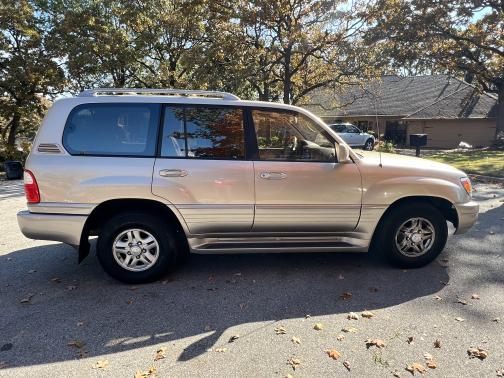 2001 Lexus LX 470 Base