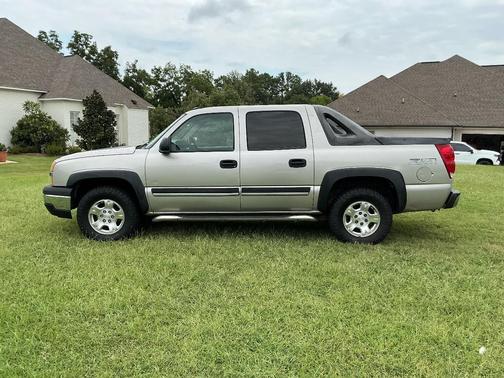 Silver 2004 Chevrolet Avalanche 1500