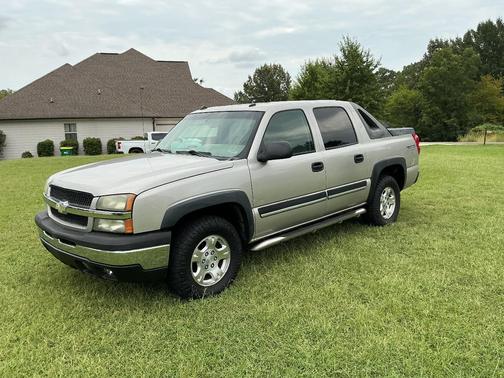 Silver 2004 Chevrolet Avalanche 1500