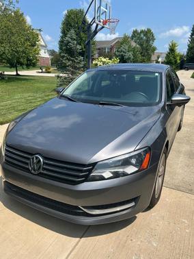 Gray 2012 Volkswagen Passat 2.5 SE