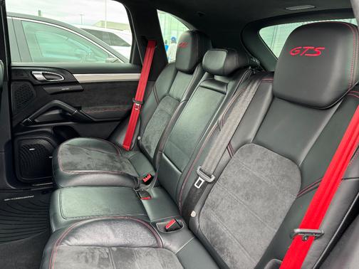 2014 Porsche Cayenne Cayenne GTS