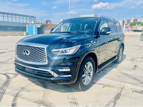 Photo 2 of 18 of 2021 INFINITI QX80 PREMIUM SELECT