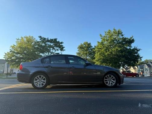 Gray 2007 BMW 328 i