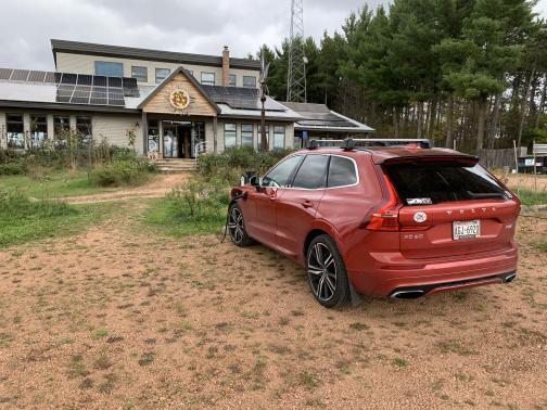 Photo 3 of 6 of 2019 Volvo XC60 Hybrid T8 R-Design
