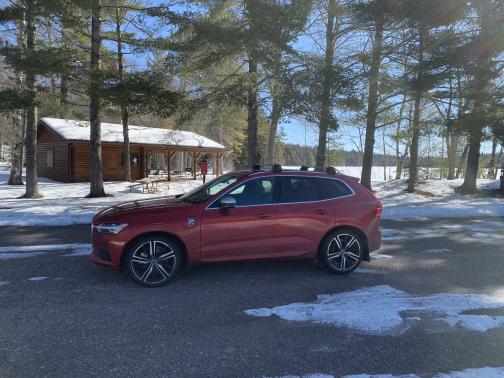 Photo 6 of 6 of 2019 Volvo XC60 Hybrid T8 R-Design