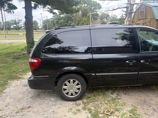 Black 2006 Chrysler Town & Country Limited