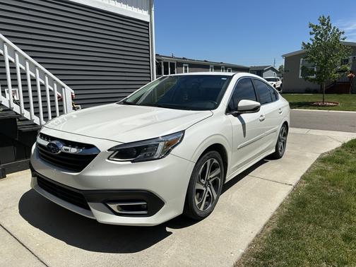 White 2022 Subaru Legacy Limited
