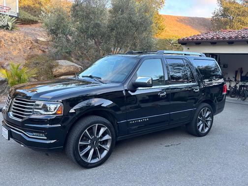 Black 2017 Lincoln Navigator Reserve