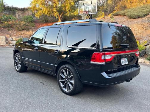 Black 2017 Lincoln Navigator Reserve