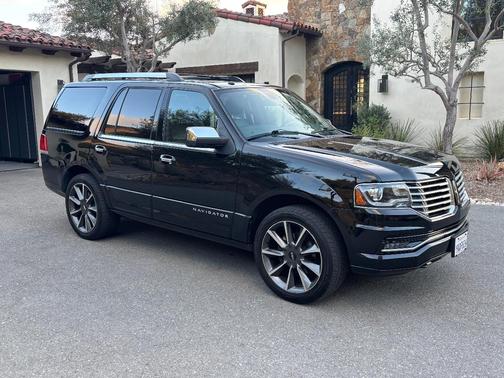 Black 2017 Lincoln Navigator Reserve