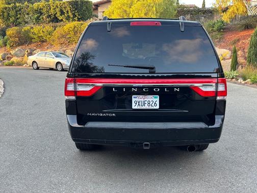 Black 2017 Lincoln Navigator Reserve