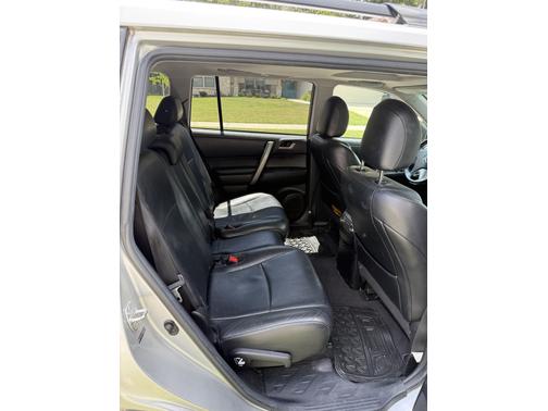 2011 Toyota Highlander SE