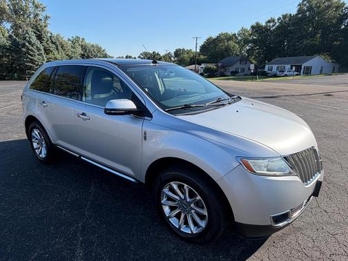 Silver 2013 Lincoln MKX Base