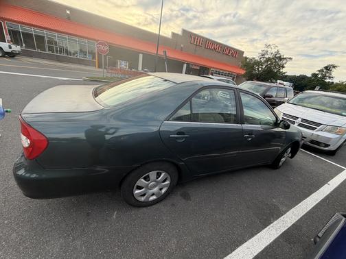 Green 2004 Toyota Camry LE