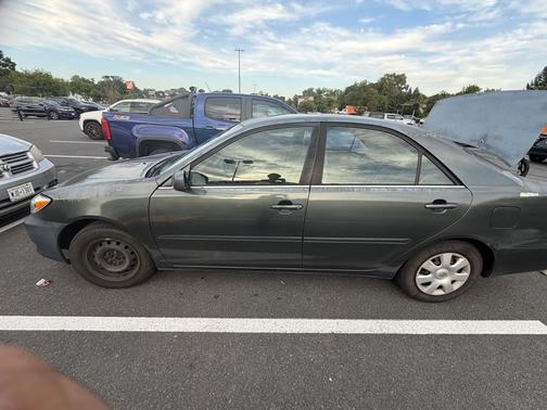 Green 2004 Toyota Camry LE