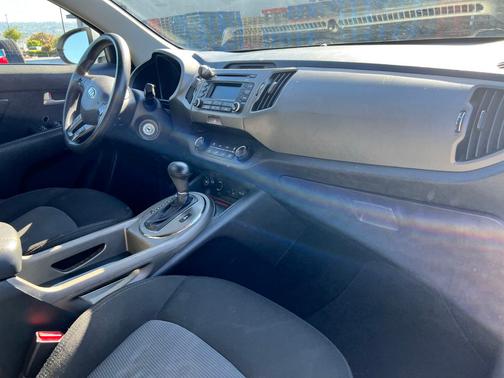 White 2014 Kia Sportage LX