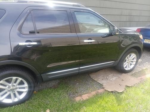 Black 2011 Ford Explorer XLT