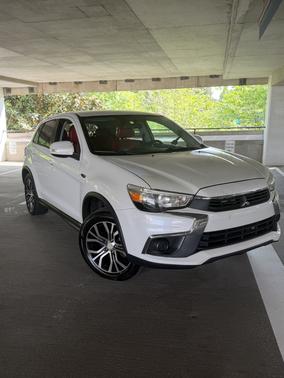 White 2017 Mitsubishi Outlander Sport 2.0 LE