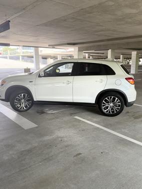 White 2017 Mitsubishi Outlander Sport 2.0 LE