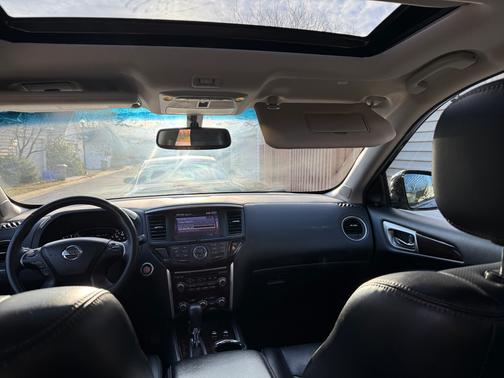 Black 2015 Nissan Pathfinder Platinum