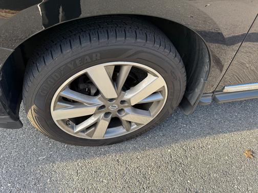 Black 2015 Nissan Pathfinder Platinum