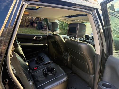 Black 2015 Nissan Pathfinder Platinum