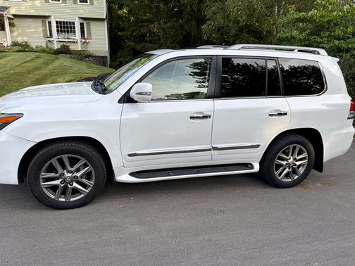 White 2015 Lexus LX 570 Base