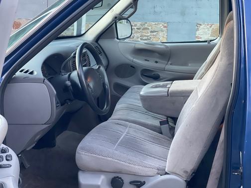 Blue 1998 Ford F-150 XLT