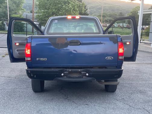 Blue 1998 Ford F-150 XLT