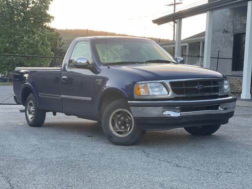 Blue 1998 Ford F-150 XLT