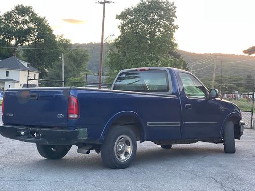 Blue 1998 Ford F-150 XLT