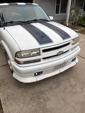 White 2000 Chevrolet S-10 LS Extended Cab
