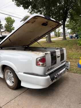 White 2000 Chevrolet S-10 LS Extended Cab