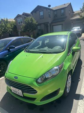 Green 2014 Ford Fiesta SE