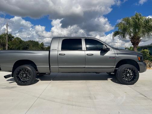 2007 Dodge Ram 2500 SLT Mega Cab