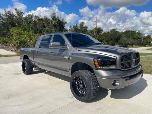 2007 Dodge Ram 2500 SLT Mega Cab