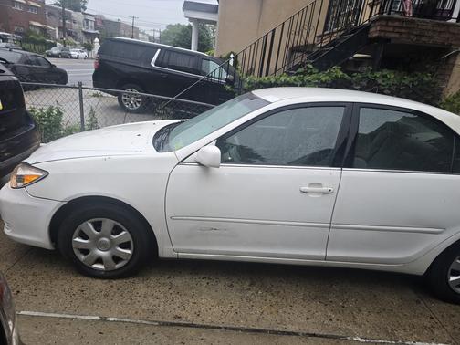 White 2002 Toyota Camry LE