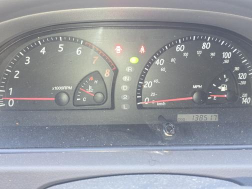 White 2002 Toyota Camry LE