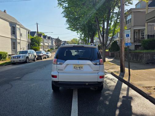 White 2012 Mitsubishi Outlander SE