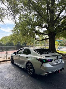 Silver 2018 Toyota Camry Hybrid SE