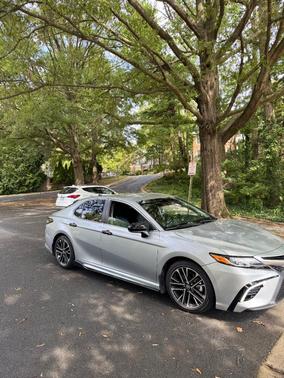 Silver 2018 Toyota Camry Hybrid SE