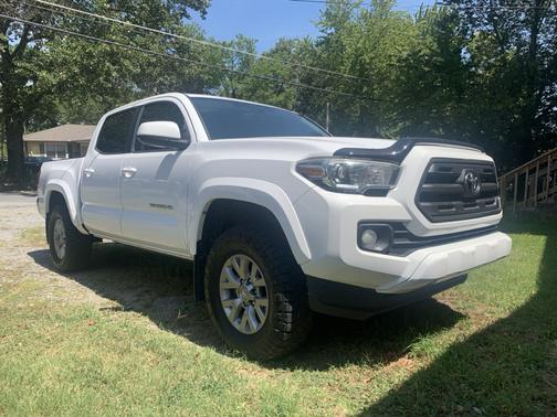 2017 Toyota Tacoma SR5