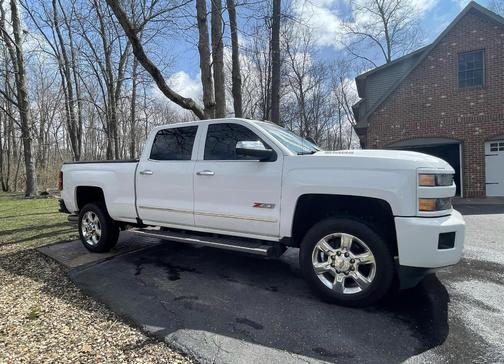 Photo 2 of 7 of 2019 Chevrolet Silverado 2500 LTZ