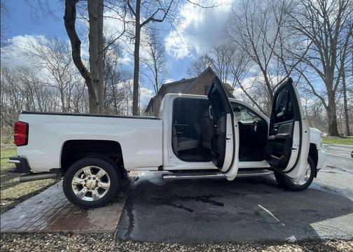 Photo 4 of 7 of 2019 Chevrolet Silverado 2500 LTZ