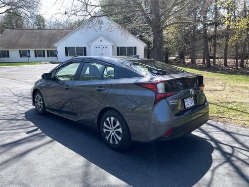 2021 Toyota Prius LE