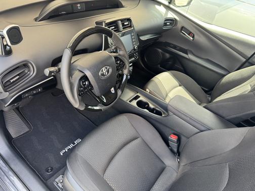 2021 Toyota Prius LE