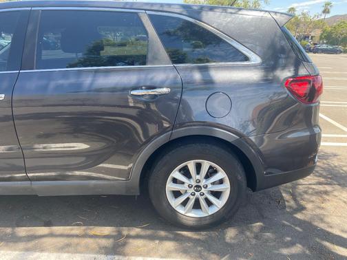 Gray 2019 Kia Sorento LX